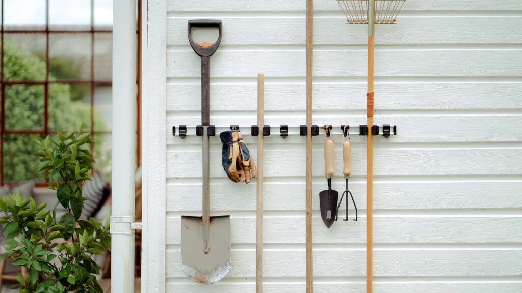 Toolflex One holder - Garden tools hanging on wall